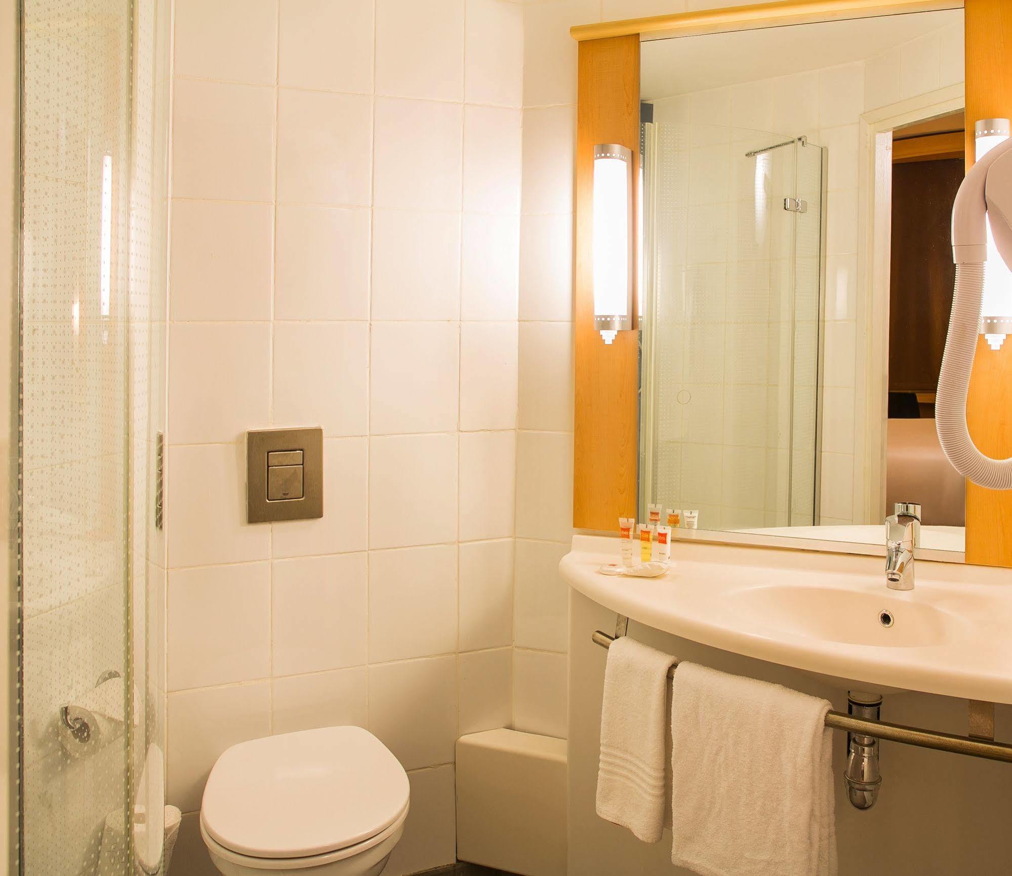 Ibis Lagos Ikeja Esterno foto