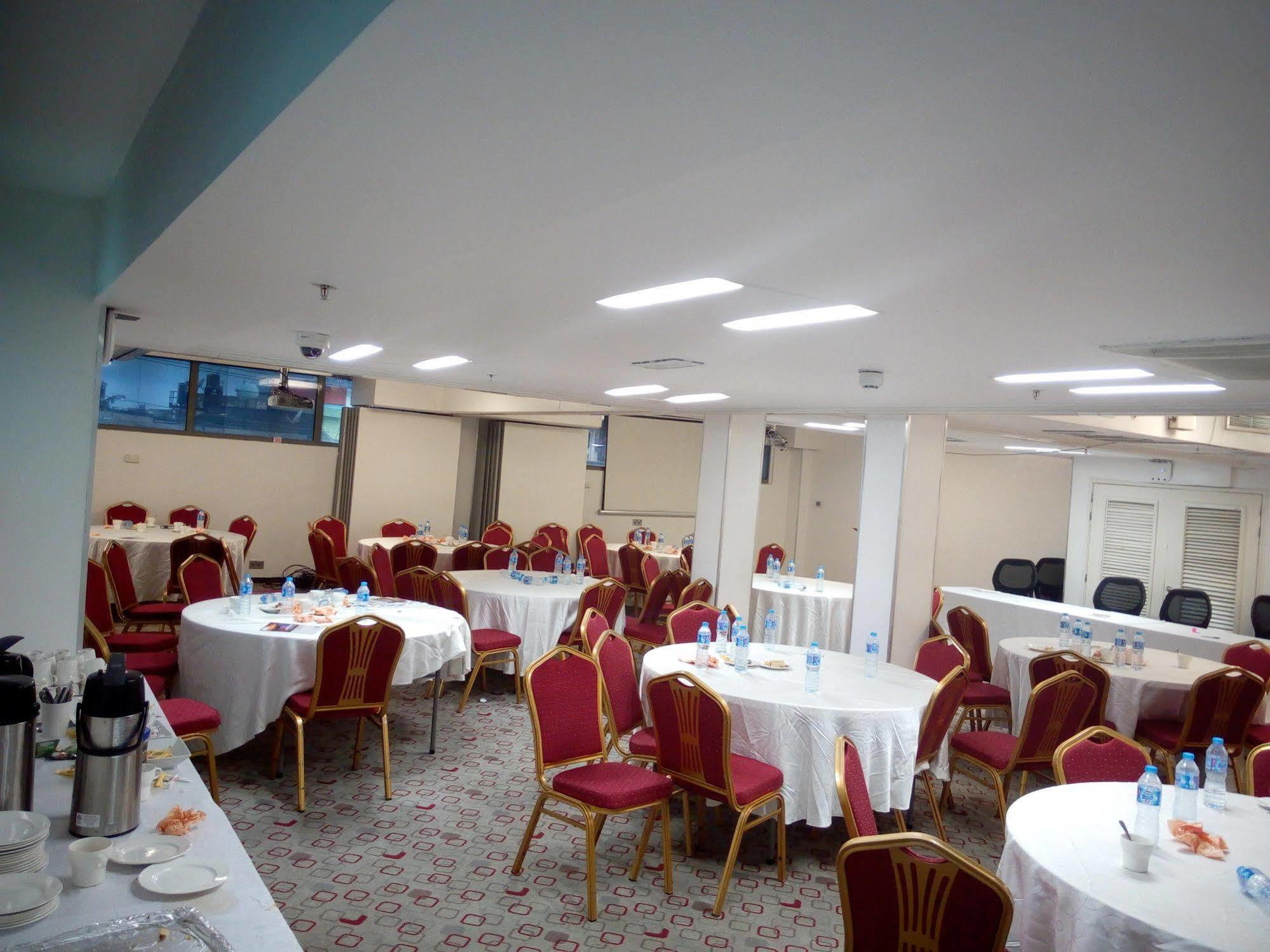 Ibis Lagos Ikeja Esterno foto